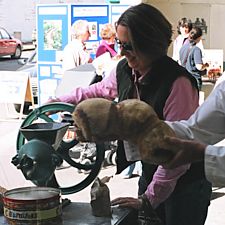 Photo: customer with grinder and loaf
