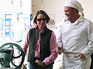Photo: customer and Paul with the grinder